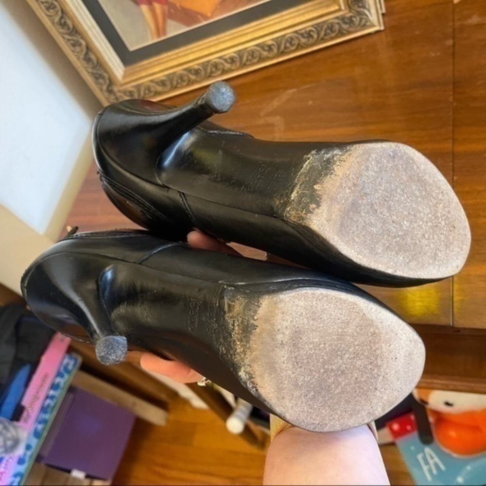 Beautiful 100% authentic Gucci black leather high heeled booties! - Picture 13 of 13